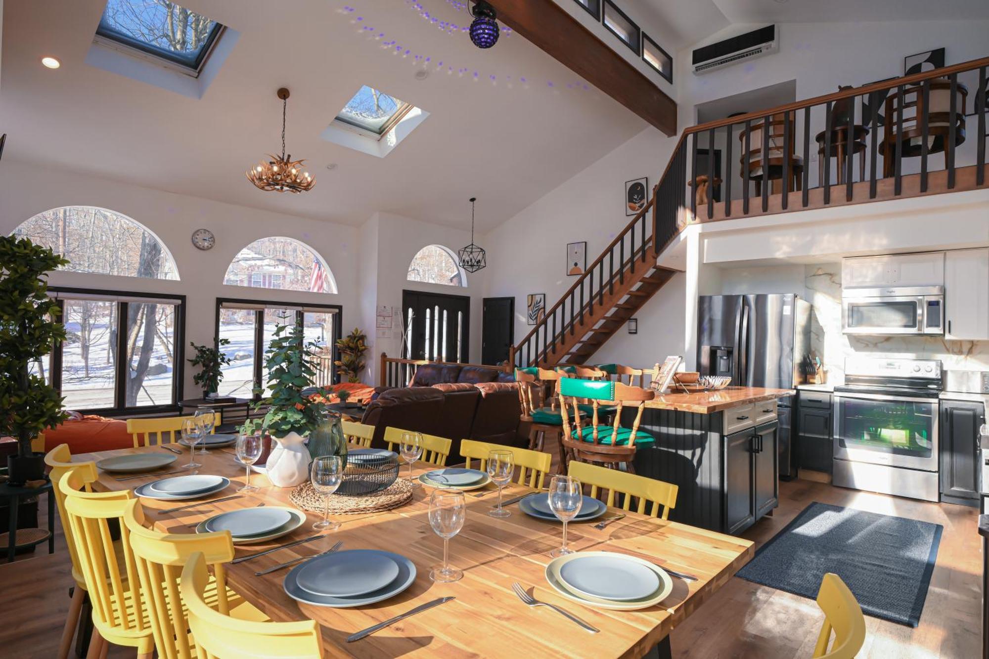 Spacious Waterfront Mansion Whot Tubpooltable